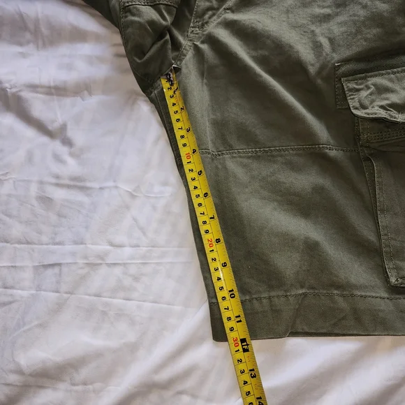Eddie Bauer Ultimate Green Cargo Shorts Men's Size 36 NWT!!! - Picture 8 of 10